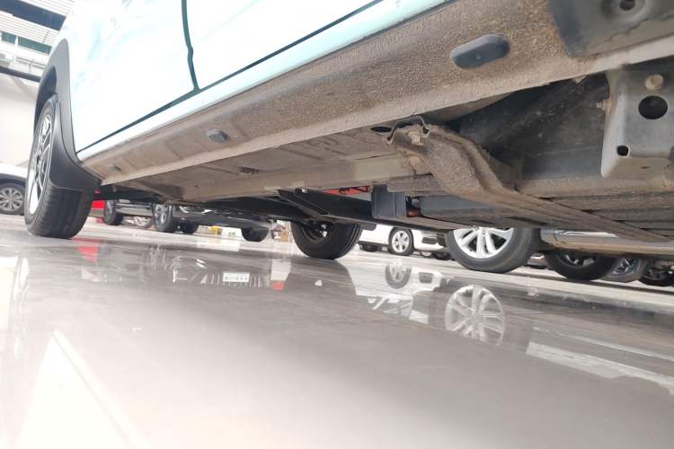 Used Dongfeng NAMMI BOX 2022 Revised Light Wind Edition 201 km Standard Version Left Side Sill