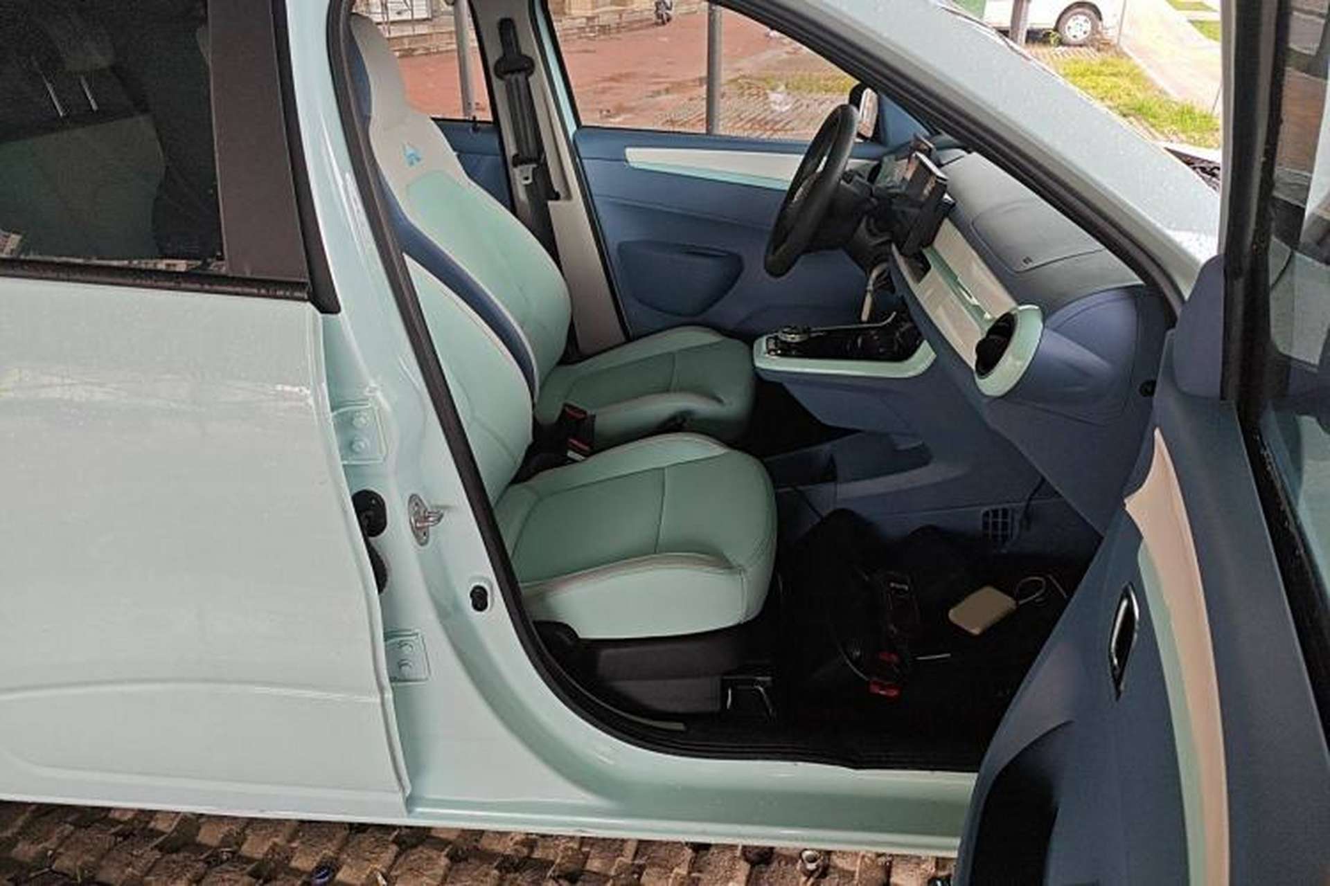 Used Dongfeng NAMMI BOX 2022 Chasing Wind Edition 331 km Standard Model Right Front Seat