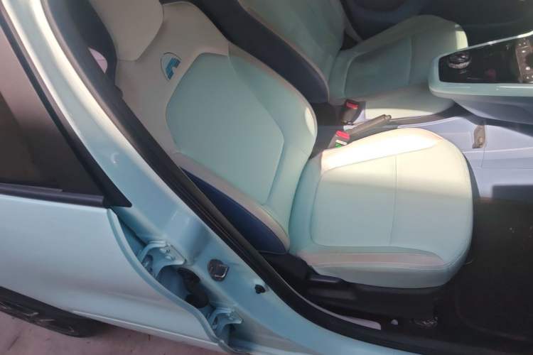 Used Dongfeng NAMMI BOX 2022 Revised Light Wind Edition 201 km Standard Version Right Front Seat