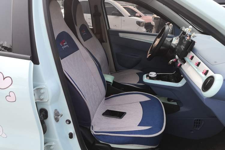 Used Dongfeng NAMMI BOX 2022 Revised Light Wind Edition 201 km Standard Version Right Front Seat