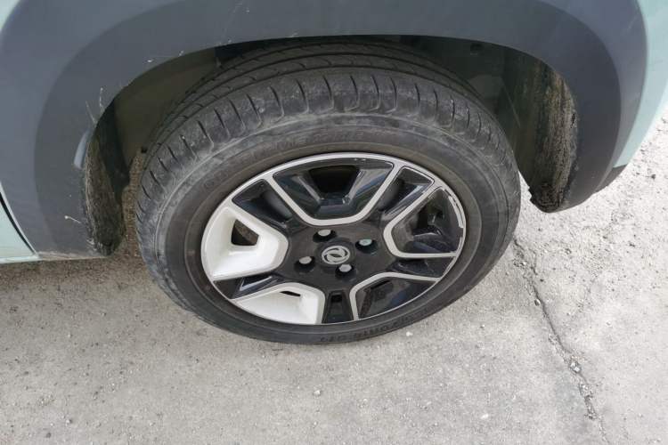 Used Dongfeng NAMMI BOX 2022 Revised Light Wind Edition 201 km Standard Version Right Front Wheel Hub