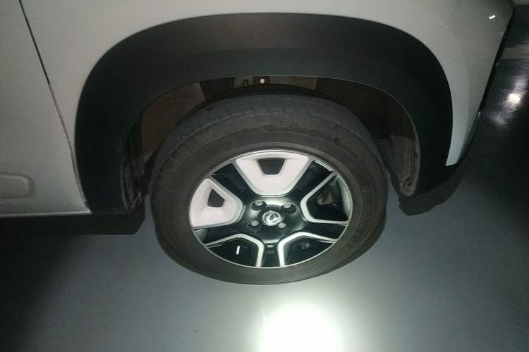 Used Dongfeng NAMMI BOX 2022 Light Wind Edition 201KM Lightning Model Right Front Wheel Hub