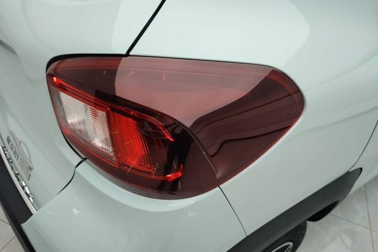 Used Dongfeng NAMMI BOX 2022 Light Wind Edition 201KM Lightning Model Right Rear Taillight