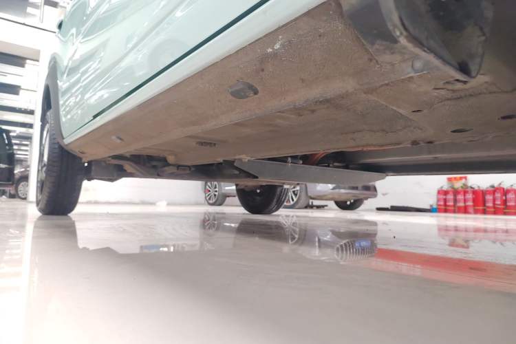Used Dongfeng NAMMI BOX 2022 Revised Light Wind Edition 201 km Standard Version Right Side Sill