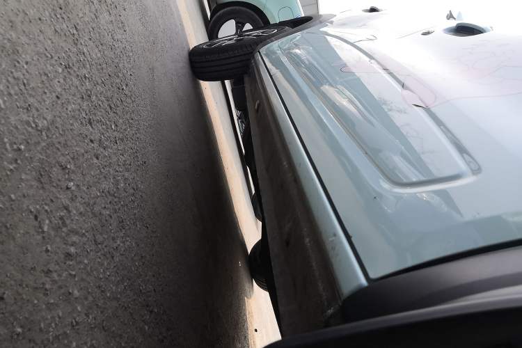 Used Dongfeng NAMMI BOX 2022 Revised Light Wind Edition 201 km Standard Version Right Side Sill