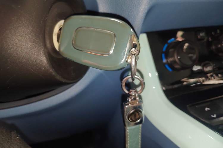 Used Dongfeng NAMMI BOX 2022 Revised Light Wind Edition 201 km Standard Version Vehicle Key