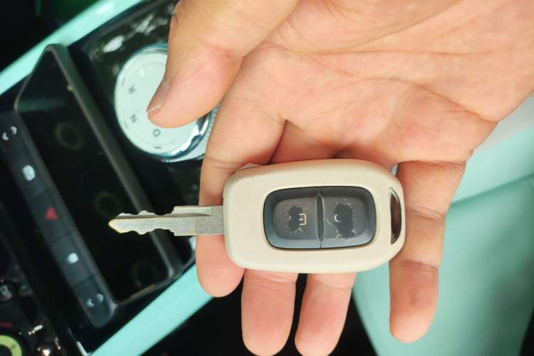 Used Dongfeng NAMMI BOX 2022 Revised Light Wind Edition 201 km Standard Version Vehicle Key