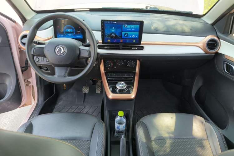 Used Dongfeng NAMMI BOX 2022 Revised Light Wind Edition 201 km Standard Version Center Console