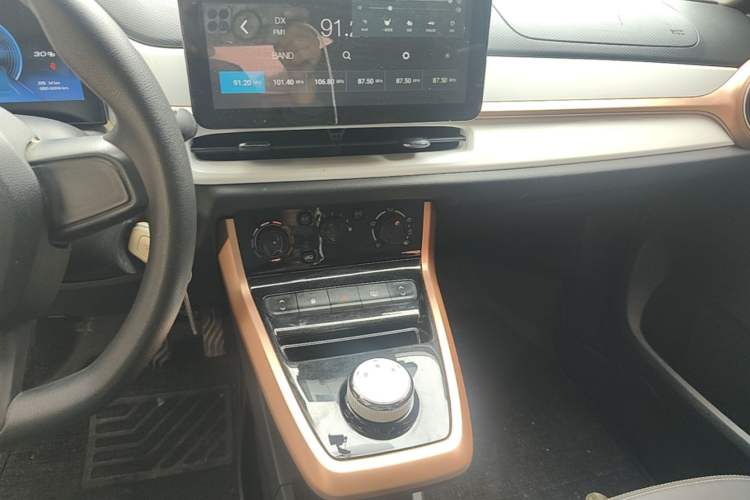Used Dongfeng NAMMI BOX 2022 Revised Light Wind Edition 201 km Standard Version Audio And AC Panel
