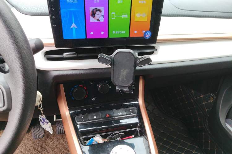 Used Dongfeng NAMMI BOX 2022 Revised Light Wind Edition 201 km Standard Version Audio And AC Panel