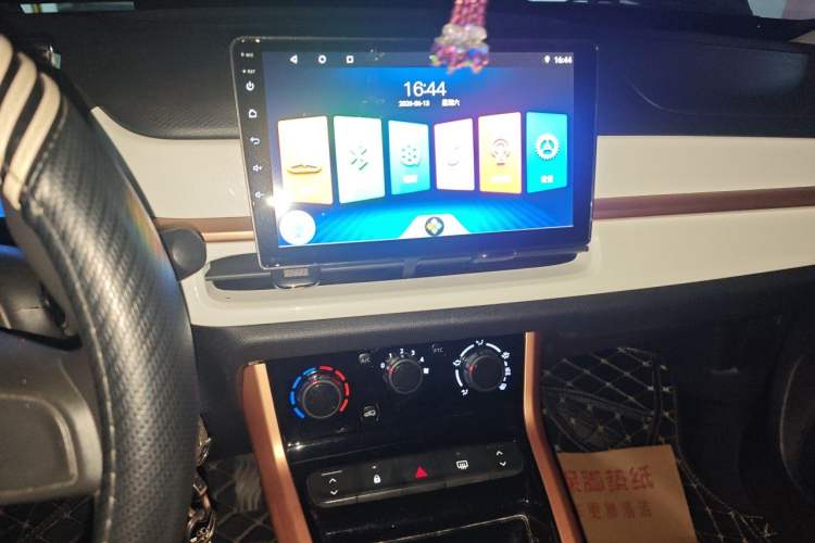 Used Dongfeng NAMMI BOX 2022 Revised Light Wind Edition 201 km Standard Version Audio And AC Panel