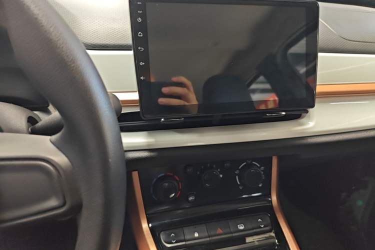 Used Dongfeng NAMMI BOX 2022 Revised Light Wind Edition 201 km Standard Version Audio And AC Panel