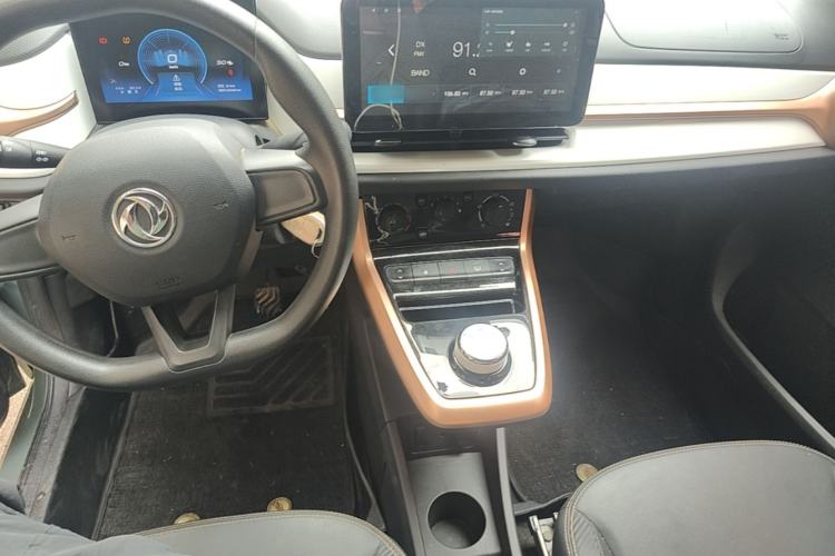 Used Dongfeng NAMMI BOX 2022 Revised Light Wind Edition 201 km Standard Version Center Console