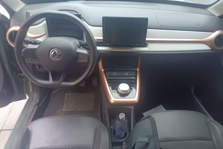 Used Dongfeng NAMMI BOX 2022 Revised Light Wind Edition 201 km Standard Version Center Console
