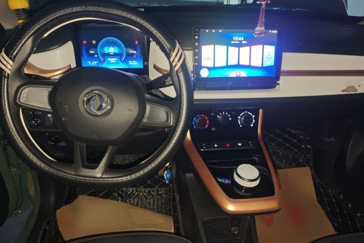Used Dongfeng NAMMI BOX 2022 Revised Light Wind Edition 201 km Standard Version Center Console