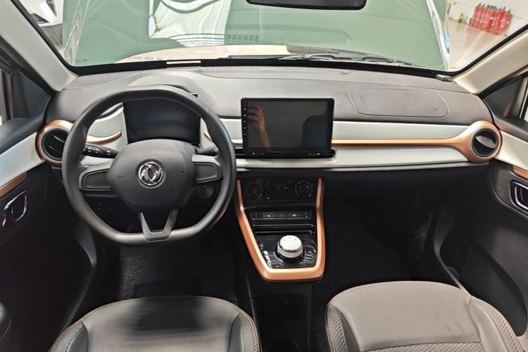 Used Dongfeng NAMMI BOX 2022 Revised Light Wind Edition 201 km Standard Version Center Console