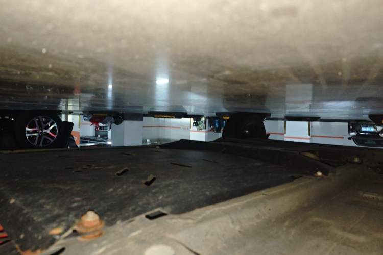 Used Dongfeng NAMMI BOX 2022 Revised Light Wind Edition 201 km Standard Version Chassis Front Right