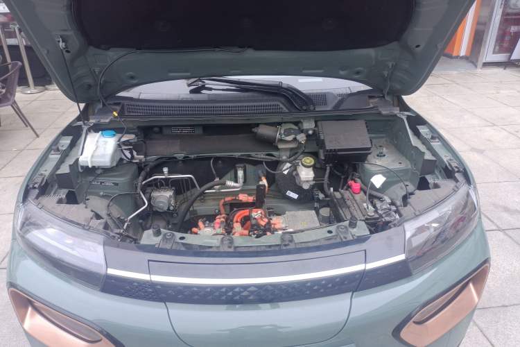 Used Dongfeng NAMMI BOX 2022 Revised Light Wind Edition 201 km Standard Version Engine Bay