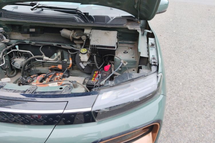Used Dongfeng NAMMI BOX 2022 Revised Light Wind Edition 201 km Standard Version Engine Bay Left