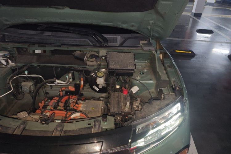Used Dongfeng NAMMI BOX 2022 Revised Light Wind Edition 201 km Standard Version Engine Bay Left