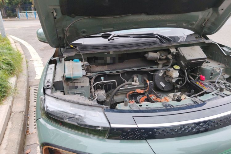 Used Dongfeng NAMMI BOX 2022 Revised Light Wind Edition 201 km Standard Version Engine Bay Right