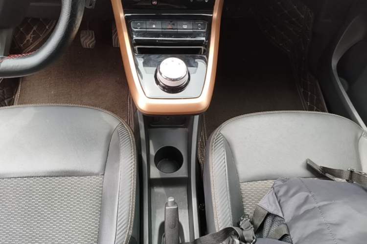 Used Dongfeng NAMMI BOX 2022 Champion Edition Light Wind Version 201KM Standard Model Gear Lever