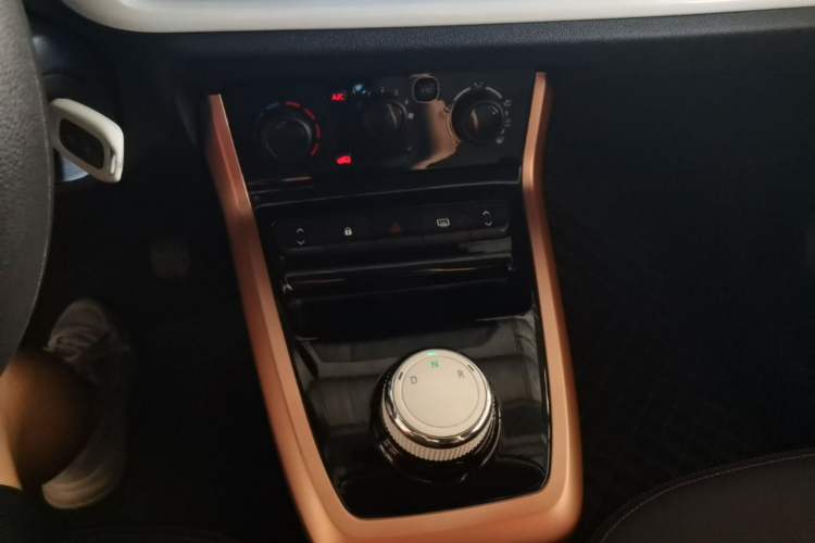 Used Dongfeng NAMMI BOX 2022 Champion Edition Light Wind Version 201KM Standard Model Gear Lever