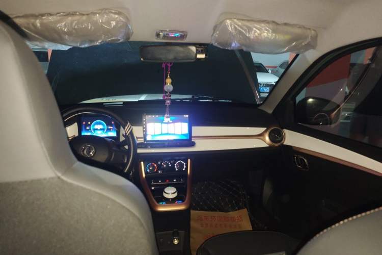 Used Dongfeng NAMMI BOX 2022 Revised Light Wind Edition 201 km Standard Version Headliner