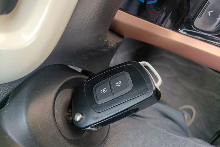Used Dongfeng NAMMI BOX 2022 Champion Edition Light Wind Version 201KM Standard Model Interior 1