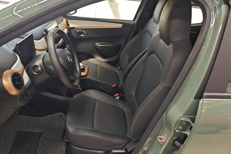 Used Dongfeng NAMMI BOX 2022 Revised Light Wind Edition 201 km Standard Version Left Front Seat