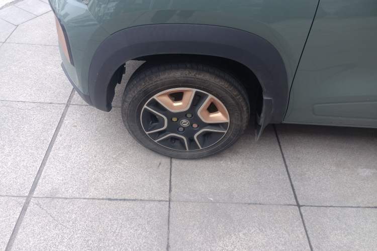 Used Dongfeng NAMMI BOX 2022 Revised Light Wind Edition 201 km Standard Version Left Front Wheel Hub