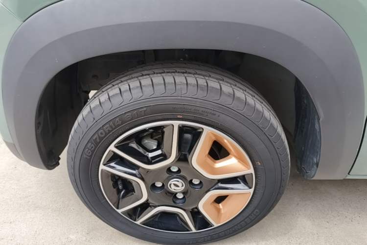 Used Dongfeng NAMMI BOX 2022 Champion Edition Light Wind Version 201KM Standard Model Left Front Wheel Hub