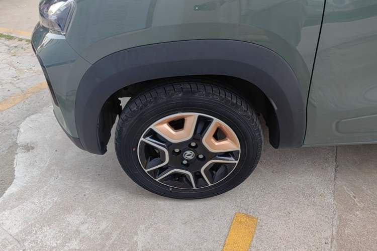 Used Dongfeng NAMMI BOX 2022 Champion Edition Light Wind Version 201KM Standard Model Left Front Wheel Hub