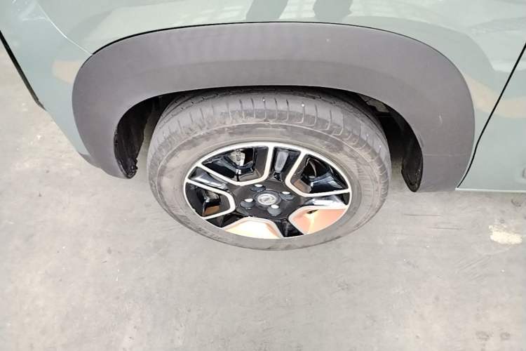 Used Dongfeng NAMMI BOX 2022 Champion Edition Light Wind Version 201KM Standard Model Left Front Wheel Hub