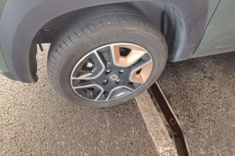 Used Dongfeng NAMMI BOX 2022 Champion Edition Light Wind Version 201KM Standard Model Left Front Wheel Hub
