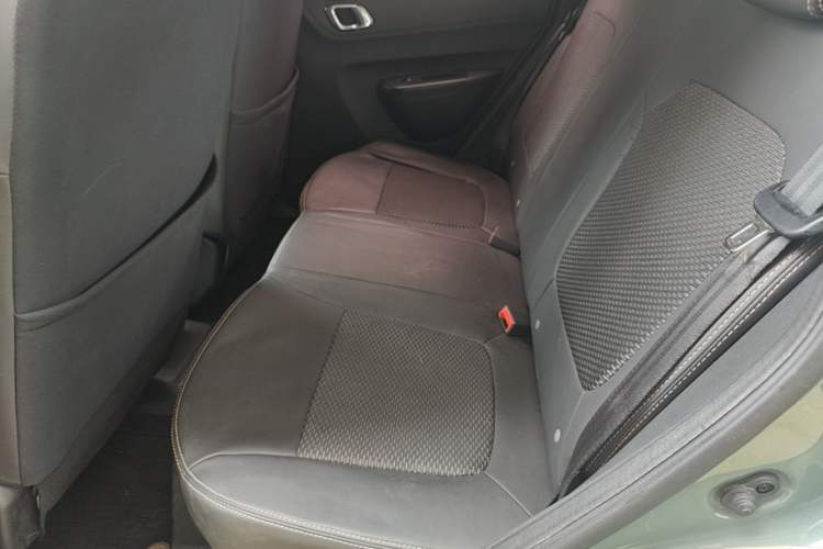 Used Dongfeng NAMMI BOX 2022 Revised Light Wind Edition 201 km Standard Version Left Rear Seat