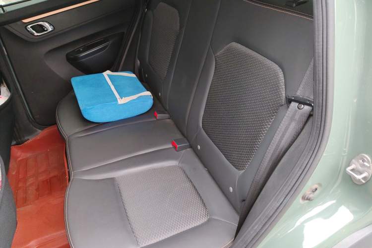 Used Dongfeng NAMMI BOX 2022 Revised Light Wind Edition 201 km Standard Version Left Rear Seat