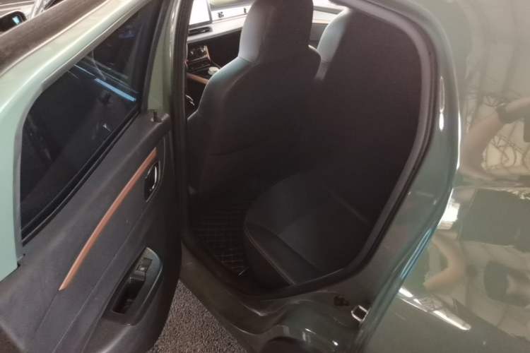 Used Dongfeng NAMMI BOX 2022 Champion Edition Light Wind Version 201KM Standard Model Left Rear Seat