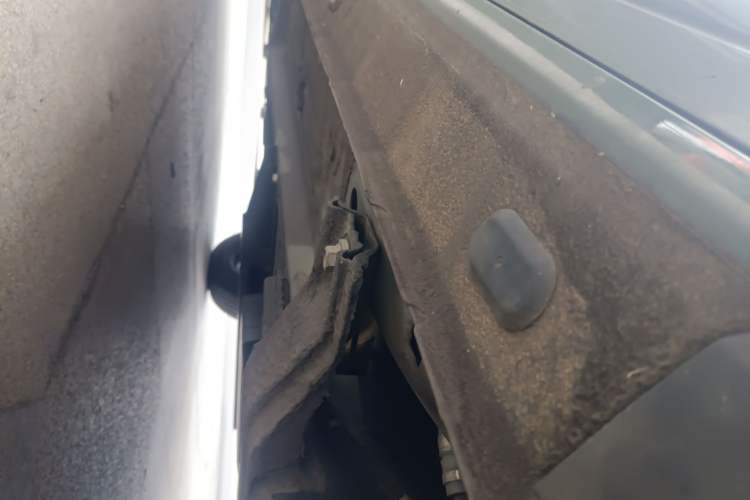 Used Dongfeng NAMMI BOX 2022 Revised Light Wind Edition 201 km Standard Version Left Side Sill