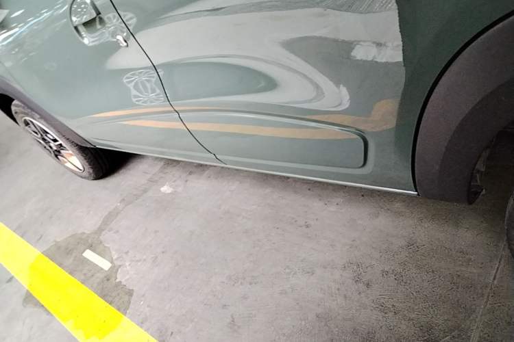 Used Dongfeng NAMMI BOX 2022 Champion Edition Light Wind Version 201KM Standard Model Left Side Sill