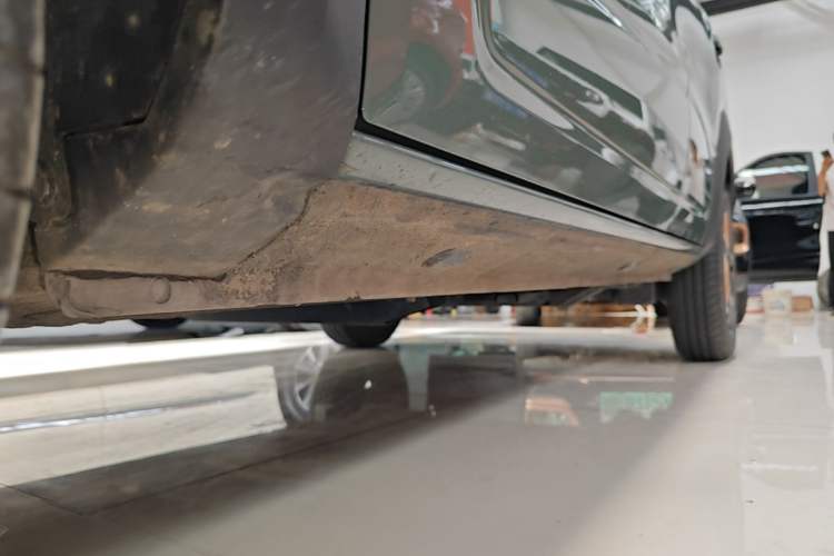 Used Dongfeng NAMMI BOX 2022 Revised Light Wind Edition 201 km Standard Version Left Side Sill