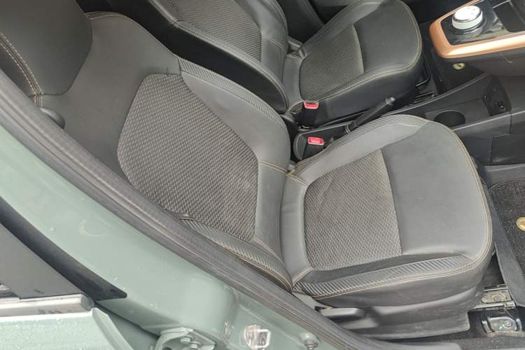 Used Dongfeng NAMMI BOX 2022 Revised Light Wind Edition 201 km Standard Version Right Front Seat