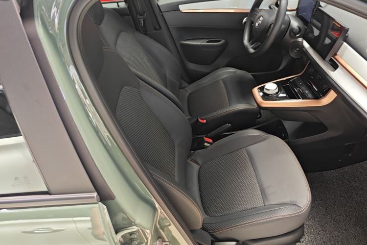 Used Dongfeng NAMMI BOX 2022 Revised Light Wind Edition 201 km Standard Version Right Front Seat