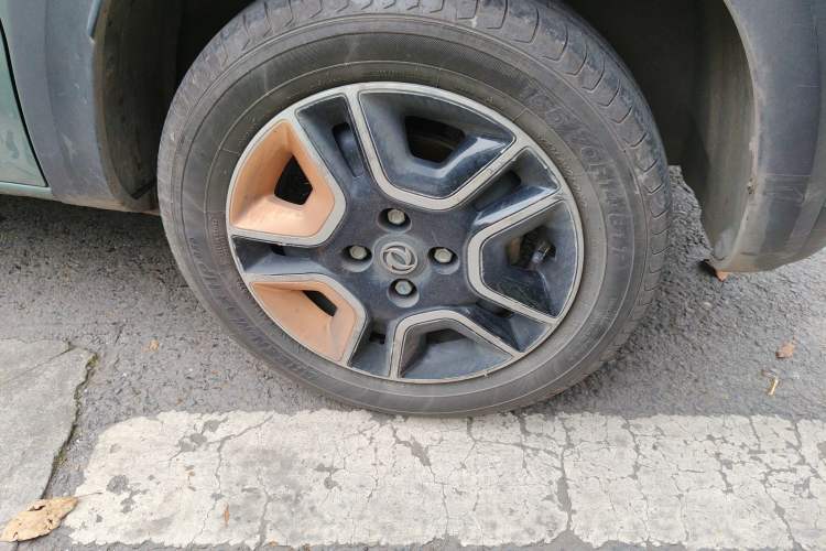 Used Dongfeng NAMMI BOX 2022 Revised Light Wind Edition 201 km Standard Version Right Front Wheel Hub