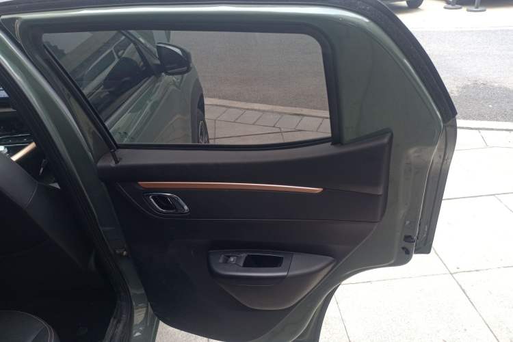 Used Dongfeng NAMMI BOX 2022 Revised Light Wind Edition 201 km Standard Version Right Rear Door Interior