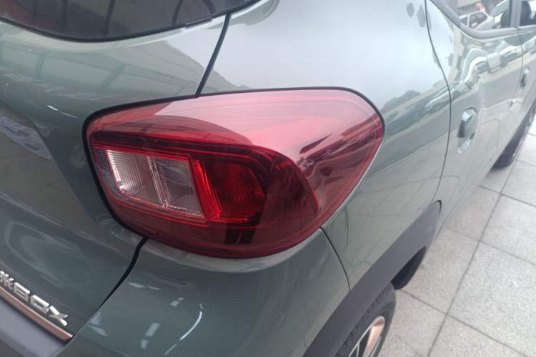 Used Dongfeng NAMMI BOX 2022 Revised Light Wind Edition 201 km Standard Version Right Rear Taillight