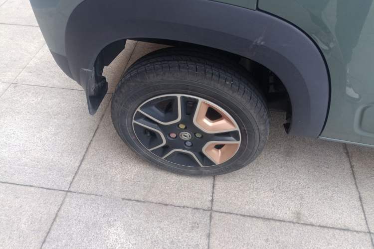 Used Dongfeng NAMMI BOX 2022 Revised Light Wind Edition 201 km Standard Version Right Rear Wheel Hub