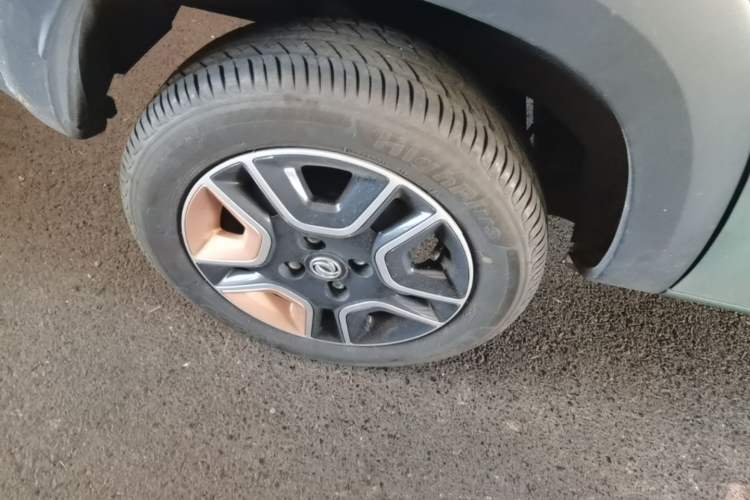 Used Dongfeng NAMMI BOX 2022 Champion Edition Light Wind Version 201KM Standard Model Right Rear Wheel Hub