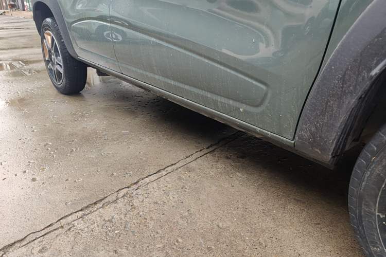 Used Dongfeng NAMMI BOX 2022 Revised Light Wind Edition 201 km Standard Version Right Side Sill