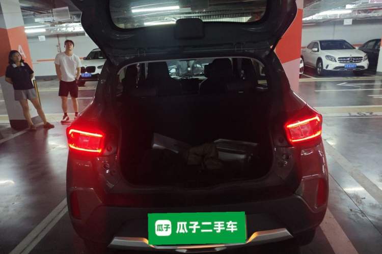 Used Dongfeng NAMMI BOX 2022 Revised Light Wind Edition 201 km Standard Version Trunk